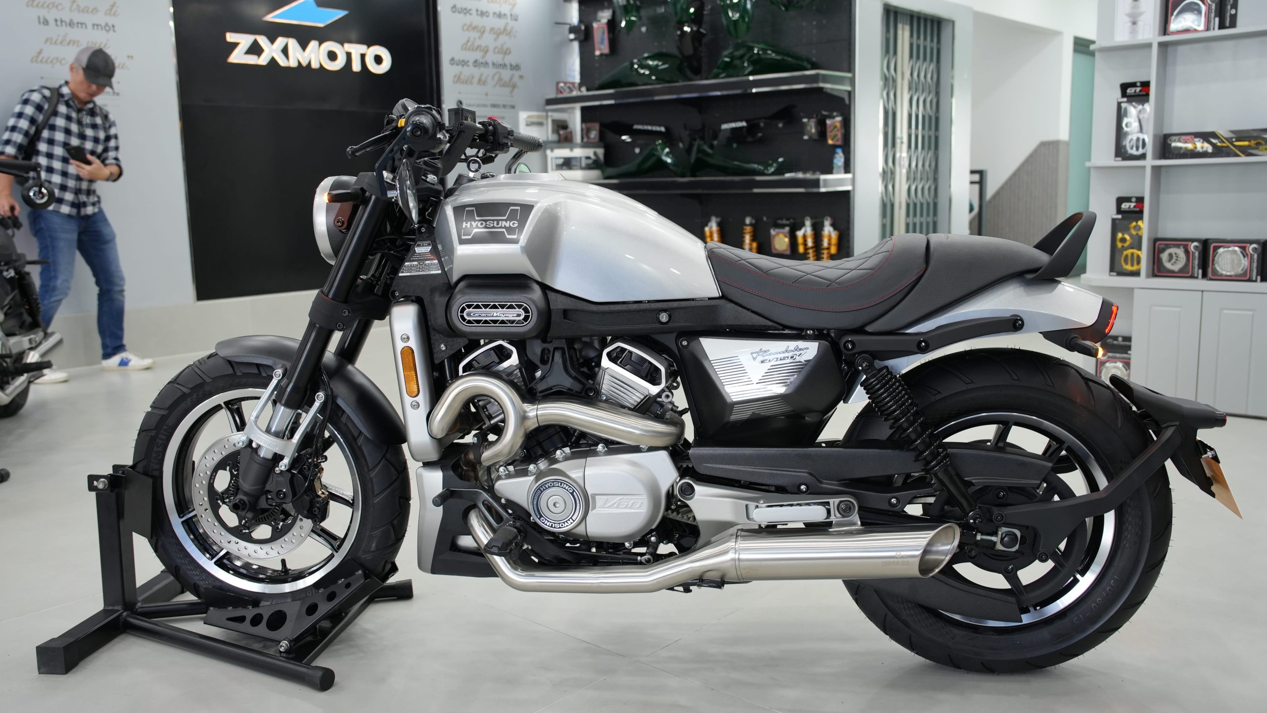 Hyosung GV350X