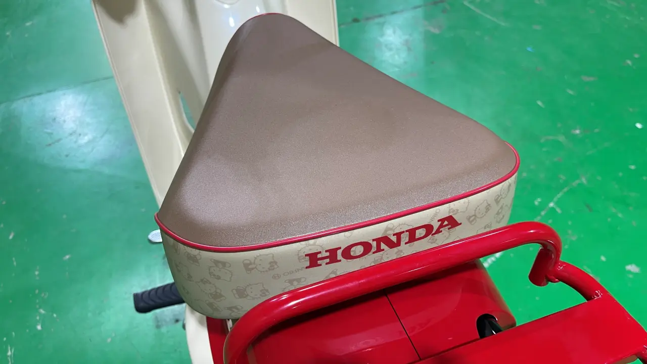 Honda Hello Kitty 50 mới nhập khẩu về Cub Shop - Sự hợp tác biểu tượng và phong cách (36) Honda Hello Kitty 50 mới nhập khẩu về Cub Shop – Sự hợp tác biểu tượng và phong cách