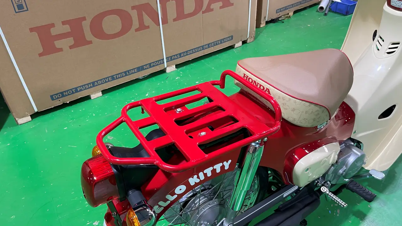 Honda Hello Kitty 50 mới nhập khẩu về Cub Shop - Sự hợp tác biểu tượng và phong cách (64) Honda Hello Kitty 50 mới nhập khẩu về Cub Shop – Sự hợp tác biểu tượng và phong cách