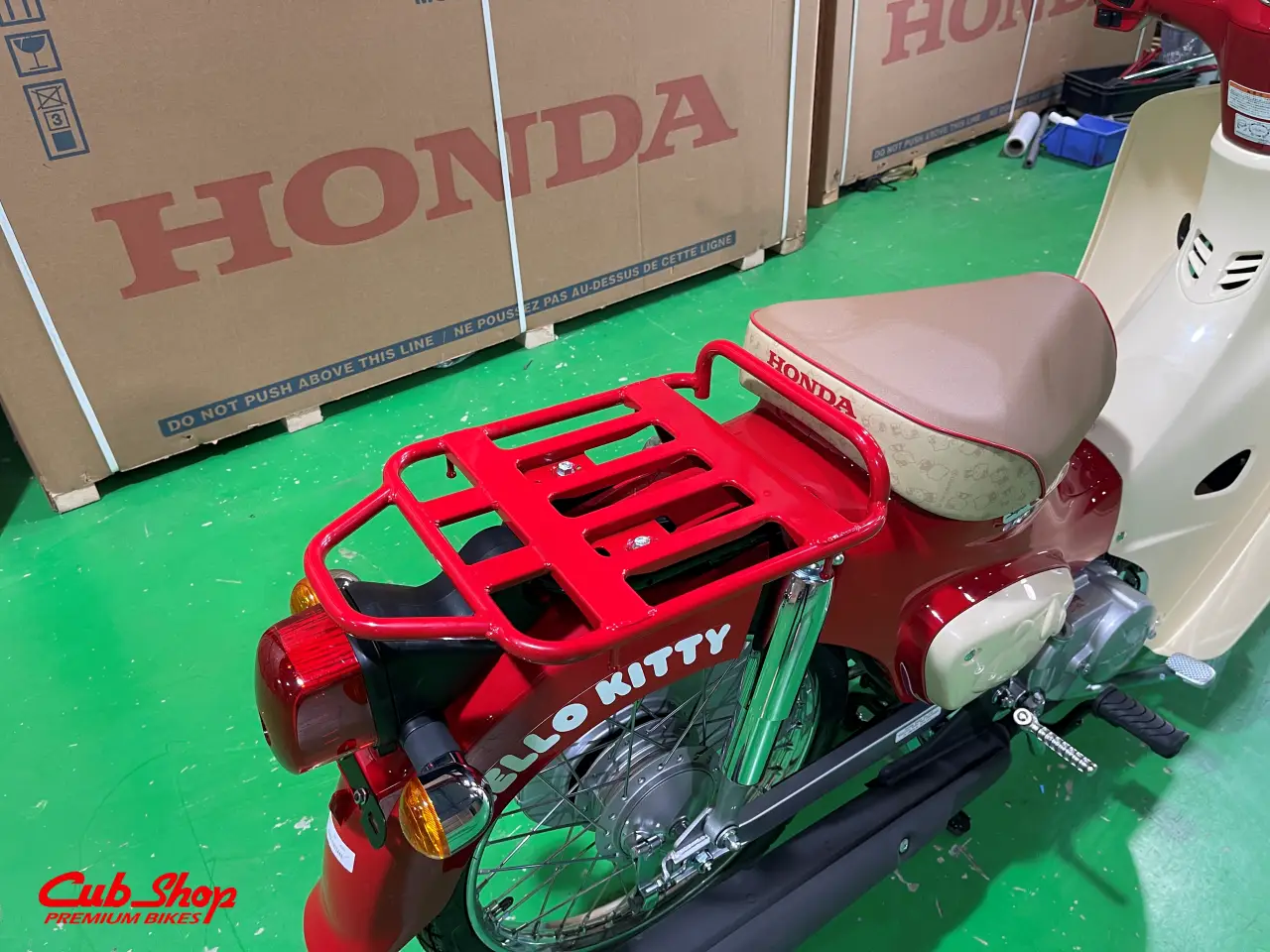 Honda Hello Kitty 50 mới nhập khẩu về Cub Shop - Sự hợp tác biểu tượng và phong cách (75) Honda Hello Kitty 50 mới nhập khẩu về Cub Shop – Sự hợp tác biểu tượng và phong cách