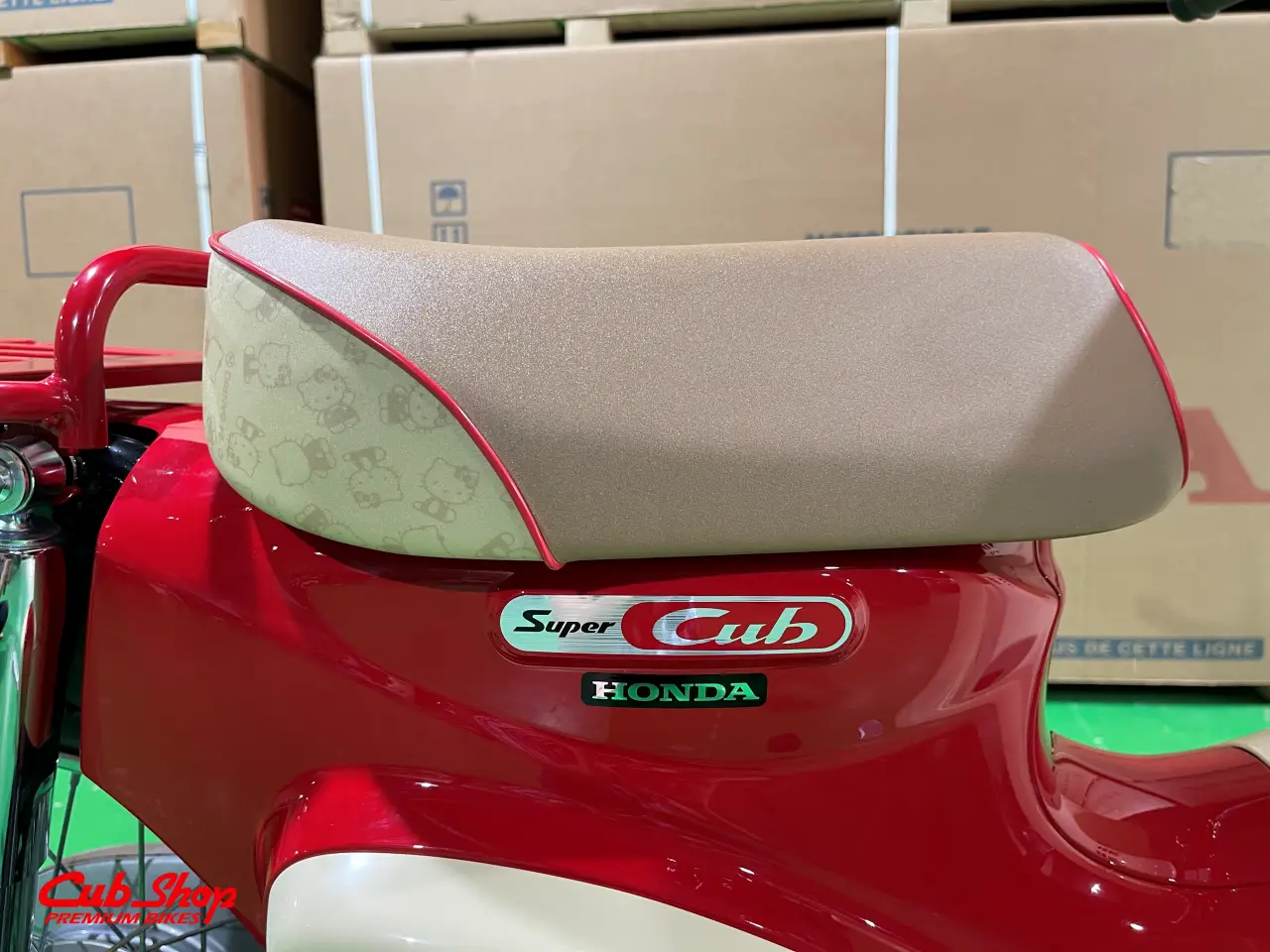 Honda Hello Kitty 50 mới nhập khẩu về Cub Shop - Sự hợp tác biểu tượng và phong cách (80) Honda Hello Kitty 50 mới nhập khẩu về Cub Shop – Sự hợp tác biểu tượng và phong cách