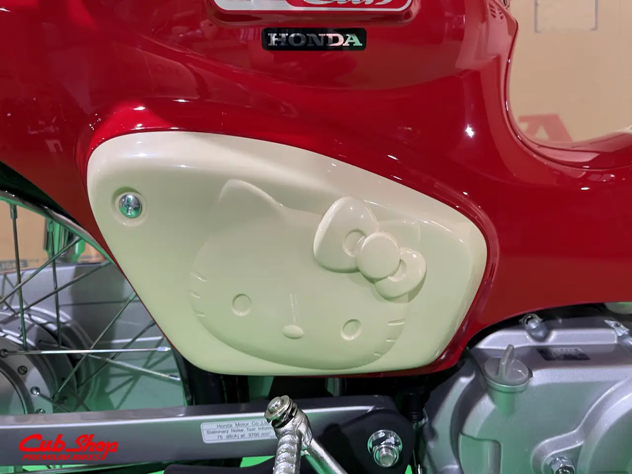Honda Hello Kitty 50 mới nhập khẩu về Cub Shop - Sự hợp tác biểu tượng và phong cách (81) Honda Hello Kitty 50 mới nhập khẩu về Cub Shop – Sự hợp tác biểu tượng và phong cách