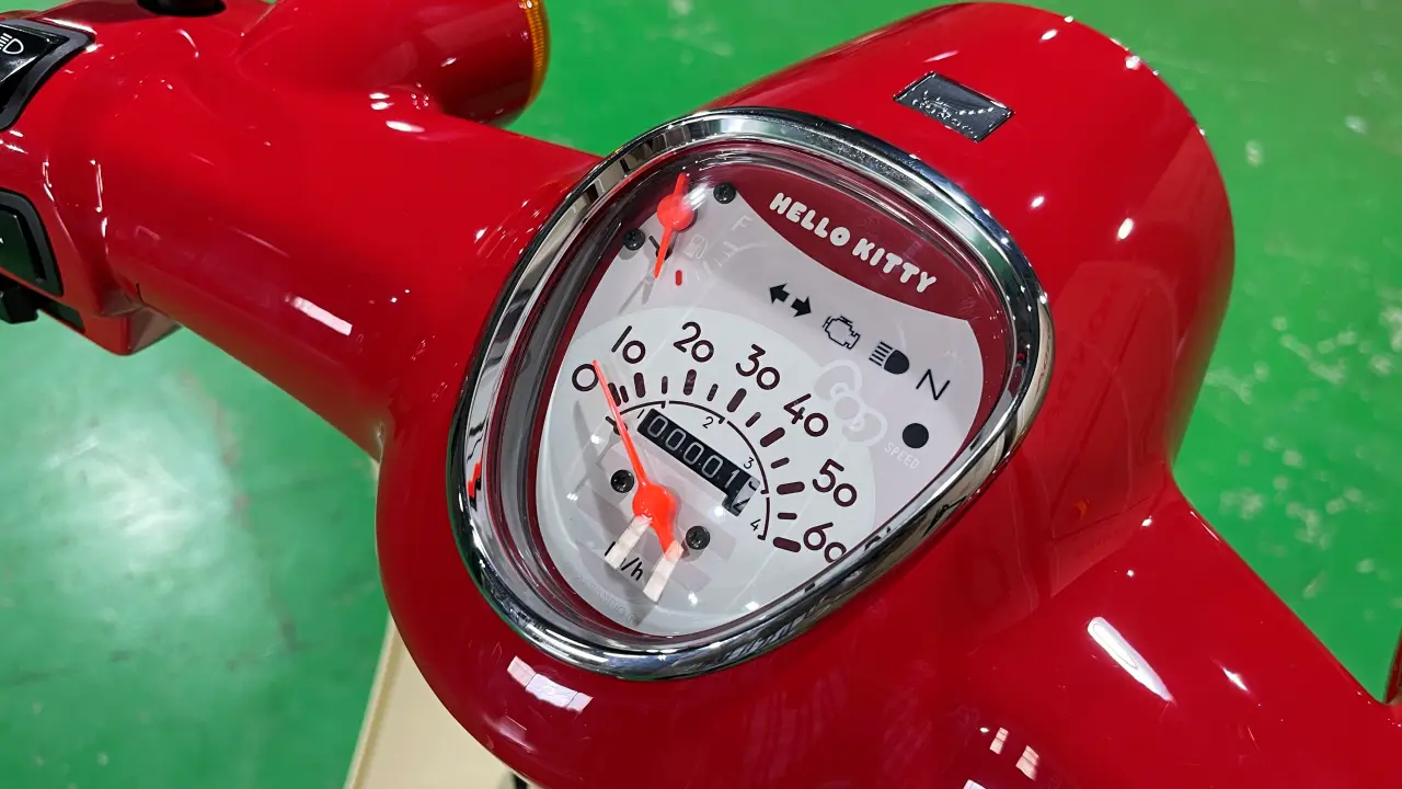 Honda Hello Kitty 50 mới nhập khẩu về Cub Shop - Sự hợp tác biểu tượng và phong cách (87) Honda Hello Kitty 50 mới nhập khẩu về Cub Shop – Sự hợp tác biểu tượng và phong cách