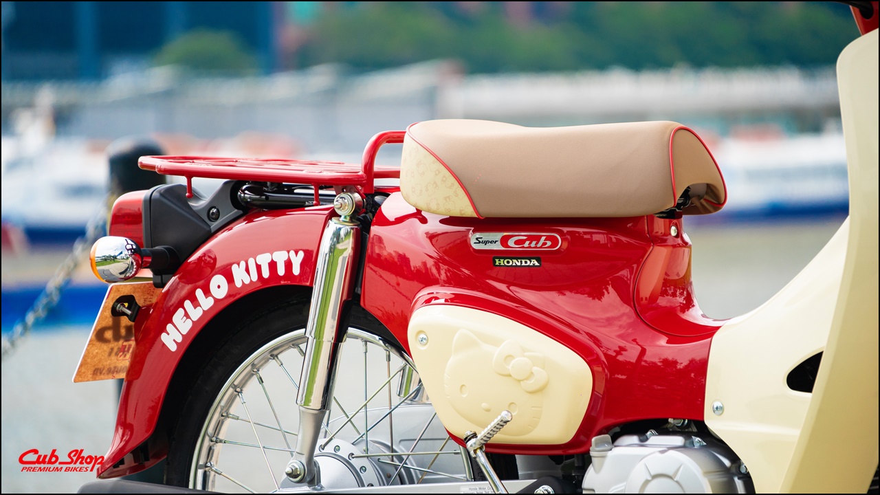 Honda Super Cub 50 Hello Kitty Nhật Bản