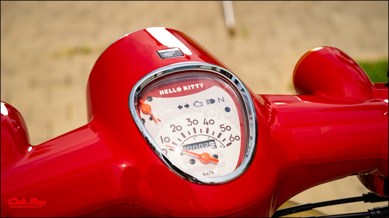 Honda Super Cub 50 Hello Kitty Nhật Bản
