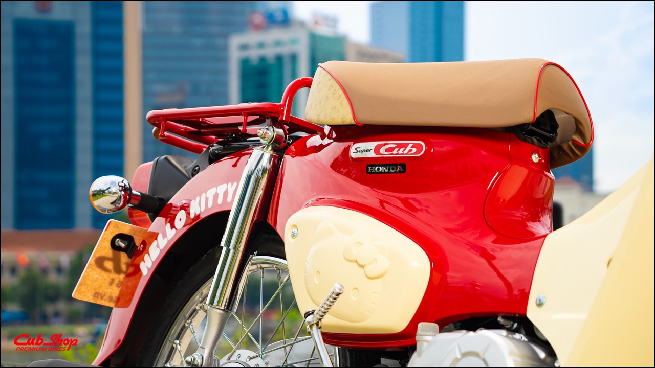 Honda Super Cub 50 Hello Kitty Nhật Bản