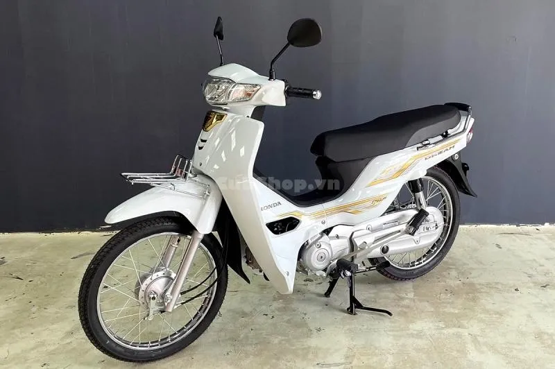 Honda Dream 125 nhập Thái Lan màu trắng đang được săn đón tại Việt Nam
