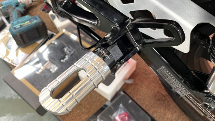 Gác chân sau H2C chính hãng Thái Lan – Xe Honda Dax 125