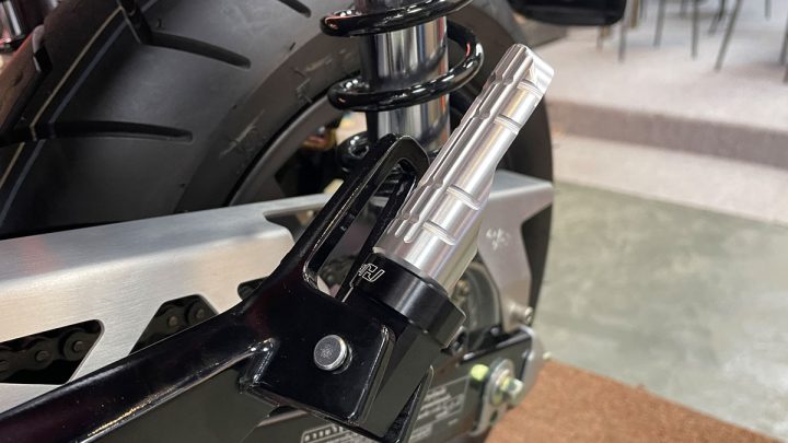 Gác chân sau H2C chính hãng Thái Lan – Xe Honda Dax 125