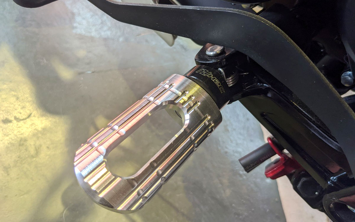 gac-chan-truoc-h2c-nhap-thai-chinh-hang931g Gác chân trước H2C chính hãng Thái Lan – Honda Dax