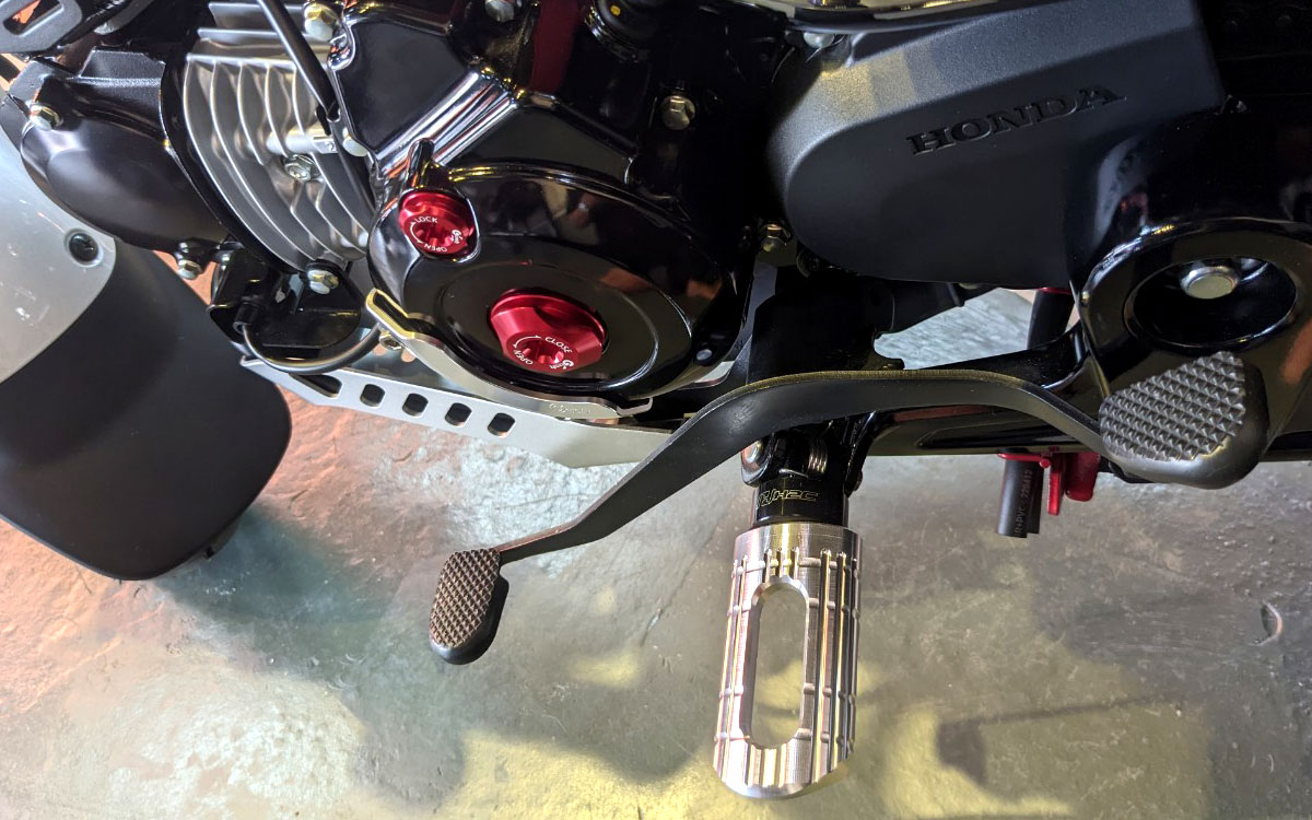 gac-chan-truoc-h2c-nhap-thai-chinh-hang943x Gác chân trước H2C chính hãng Thái Lan – Honda Dax