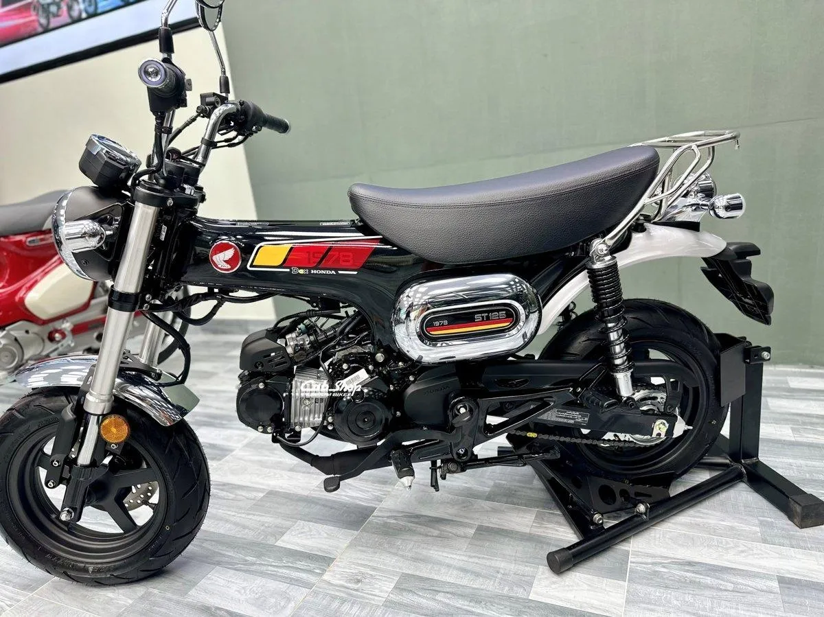 Honda Dax 1978 Special Colour Edition