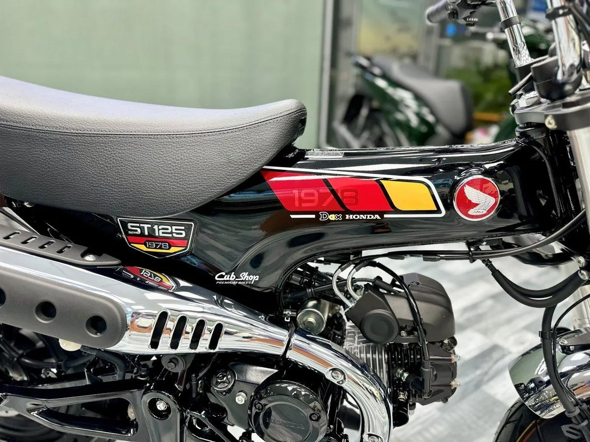 Honda Dax 1978 Special Colour Edition
