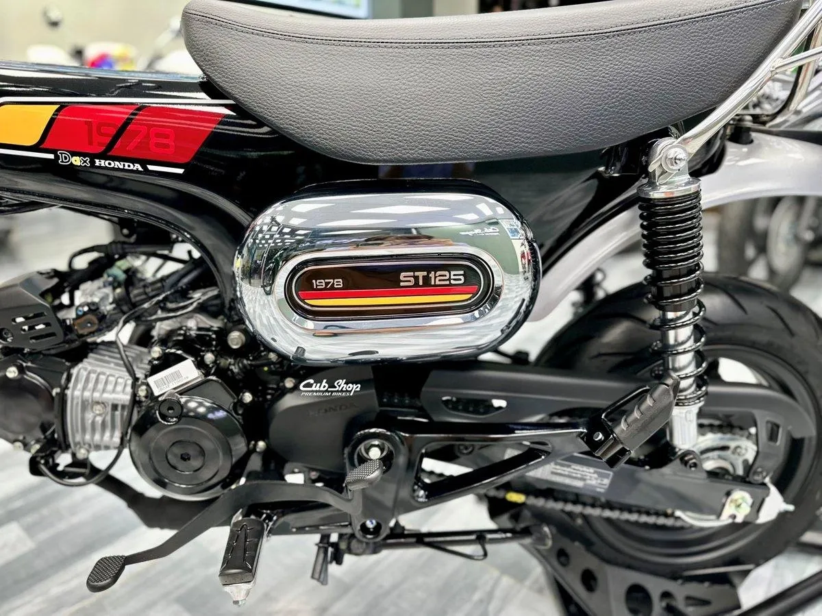 Honda Dax 1978 Special Colour Edition