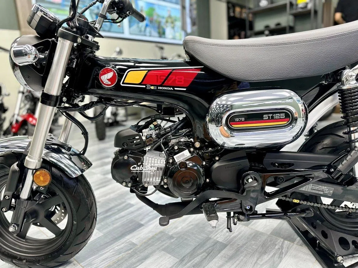Honda Dax 1978 Special Colour Edition