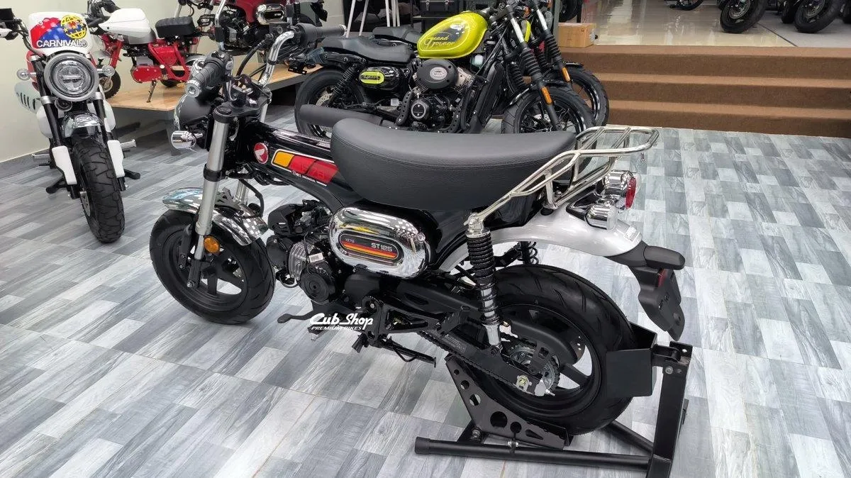 Honda Dax 1978 Special Colour Edition