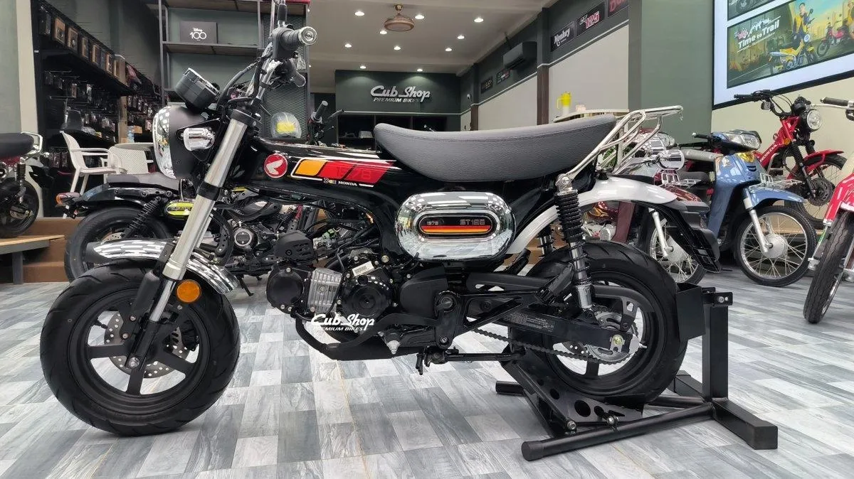 Honda Dax 1978 Special Colour Edition