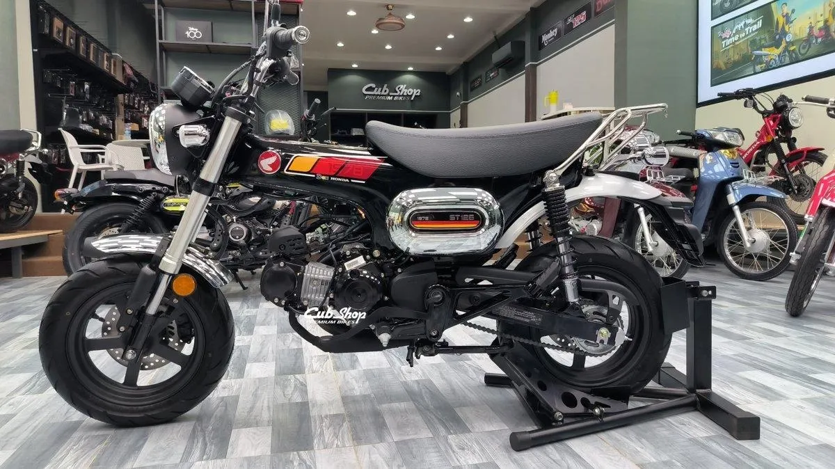 Honda Dax 1978 Special Colour Edition