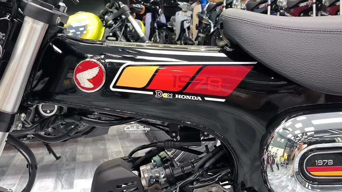 Honda Dax 1978 Special Colour Edition