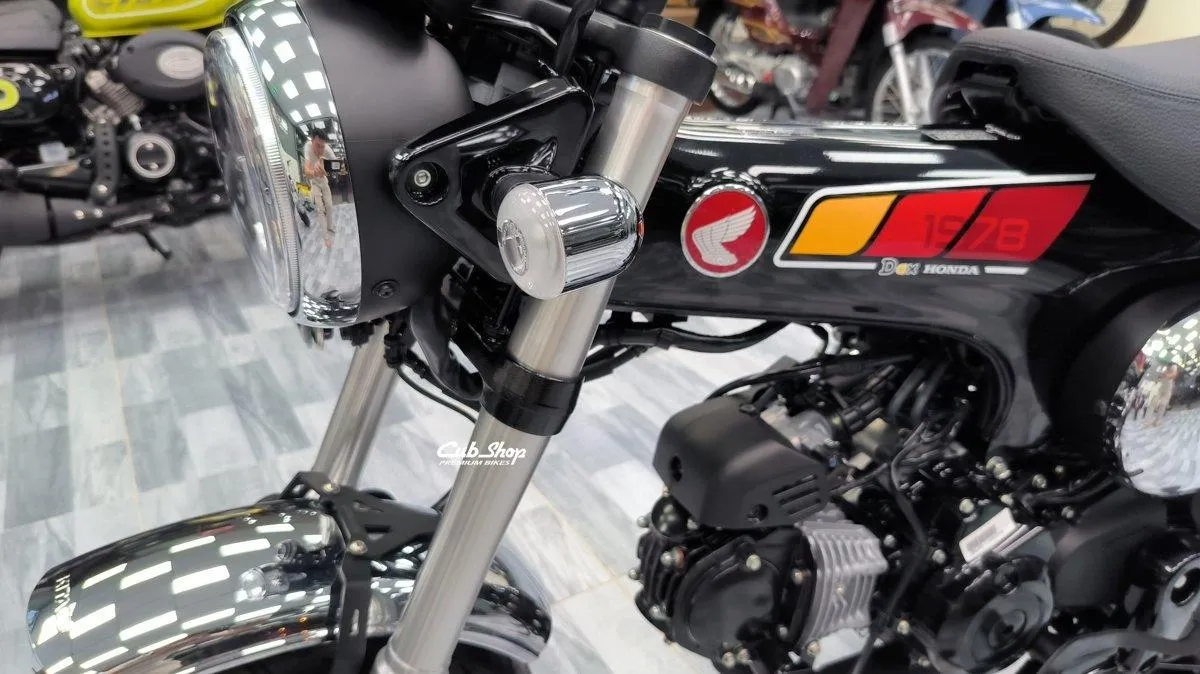 Honda Dax 1978 Special Colour Edition