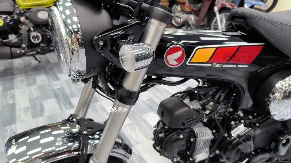 Honda Dax 1978 Special Colour Edition