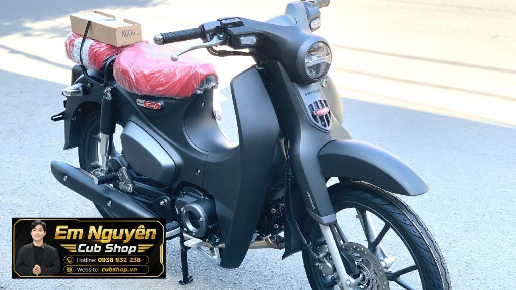 Honda Super Cub C125 nhập Thái 2026 màu đen yên đỏ về Việt Nam