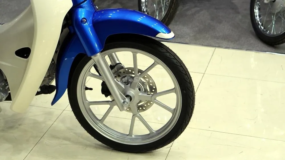 Chi tiết Honda Super Cub 110 màu xanh cực đẹp