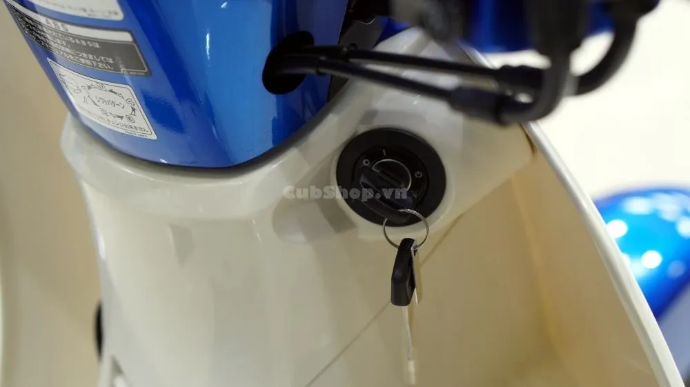 Chi tiết Honda Super Cub 110 màu xanh cực đẹp
