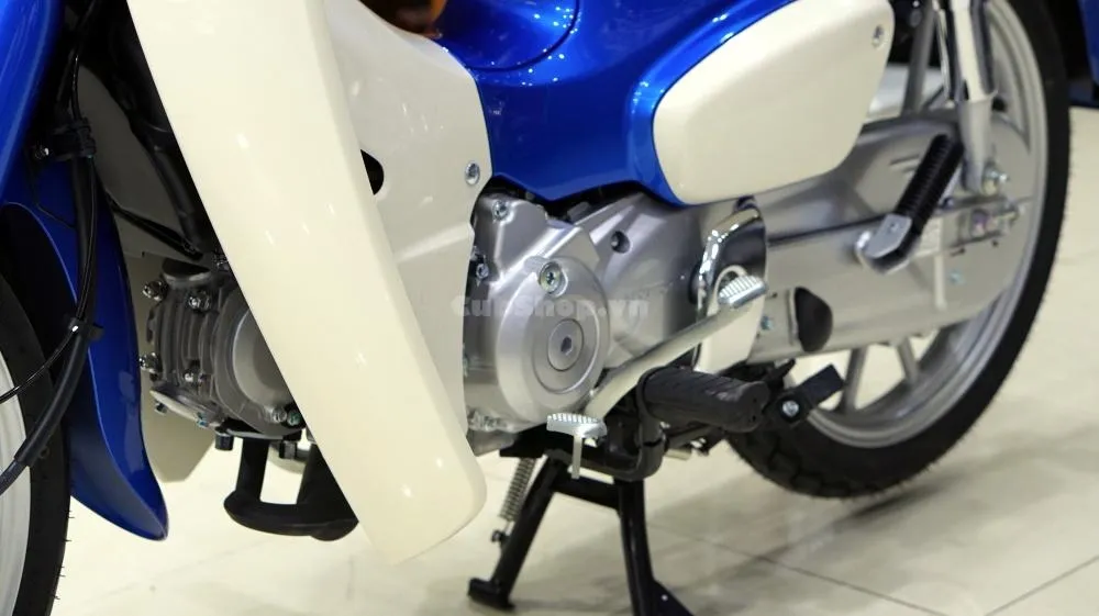 Chi tiết Honda Super Cub 110 màu xanh cực đẹp