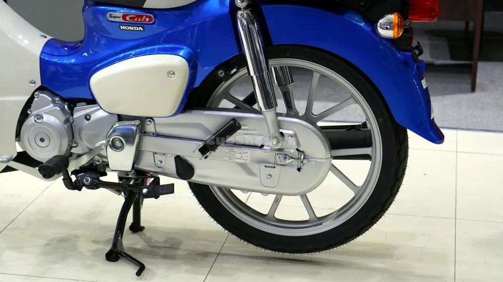 Chi tiết Honda Super Cub 110 màu xanh cực đẹp