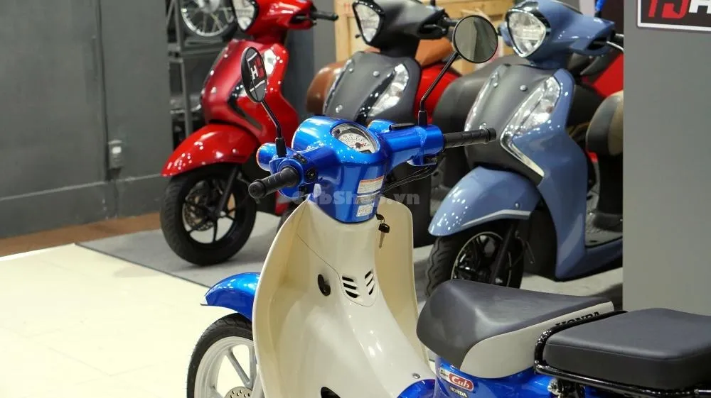 Chi tiết Honda Super Cub 110 màu xanh cực đẹp