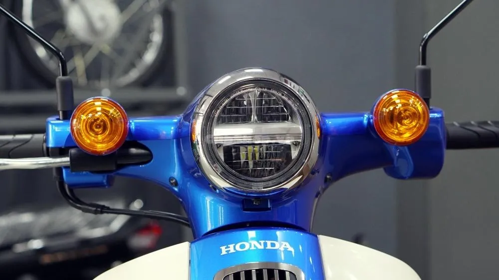 Chi tiết Honda Super Cub 110 màu xanh cực đẹp