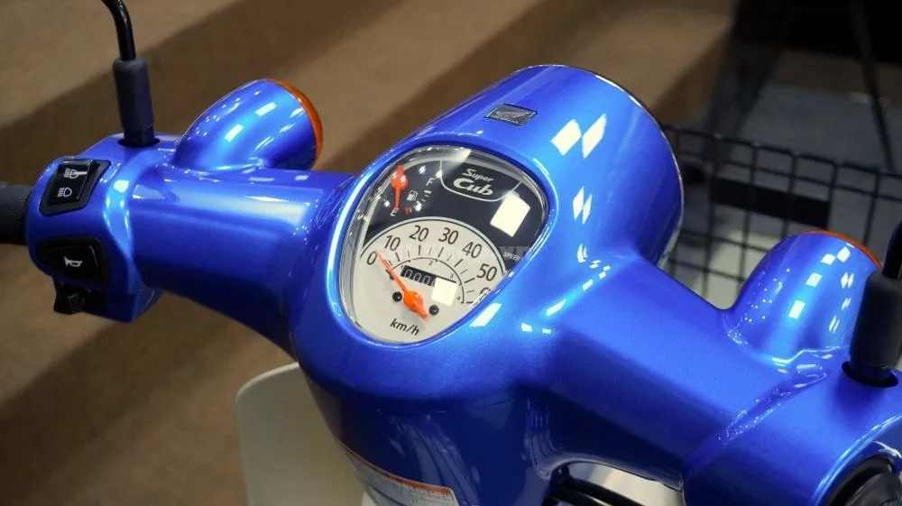 Chi tiết Honda Super Cub 110 màu xanh cực đẹp