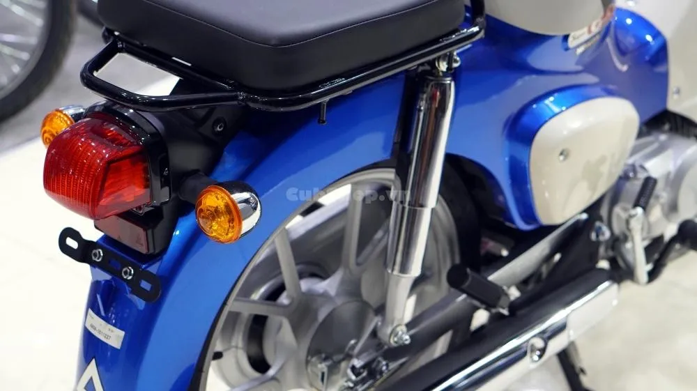 Chi tiết Honda Super Cub 110 màu xanh cực đẹp
