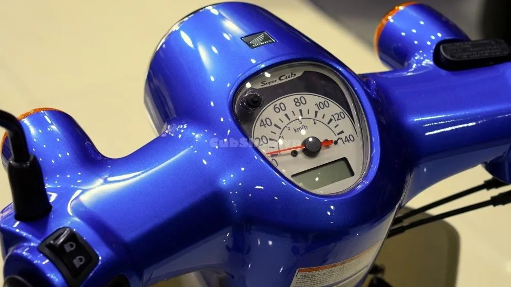 Chi tiết Honda Super Cub 110 màu xanh cực đẹp