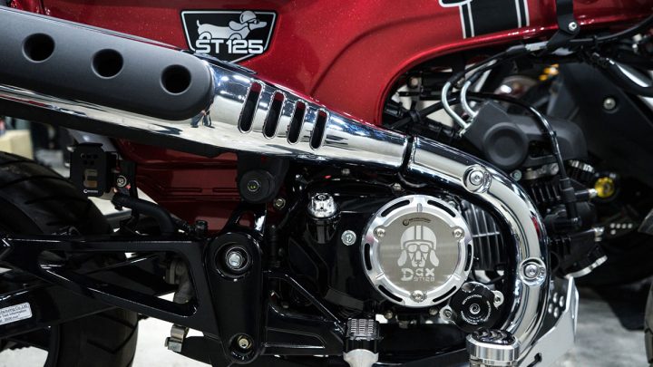 Trang trí lóc máy bên phải Honda Dax ST125