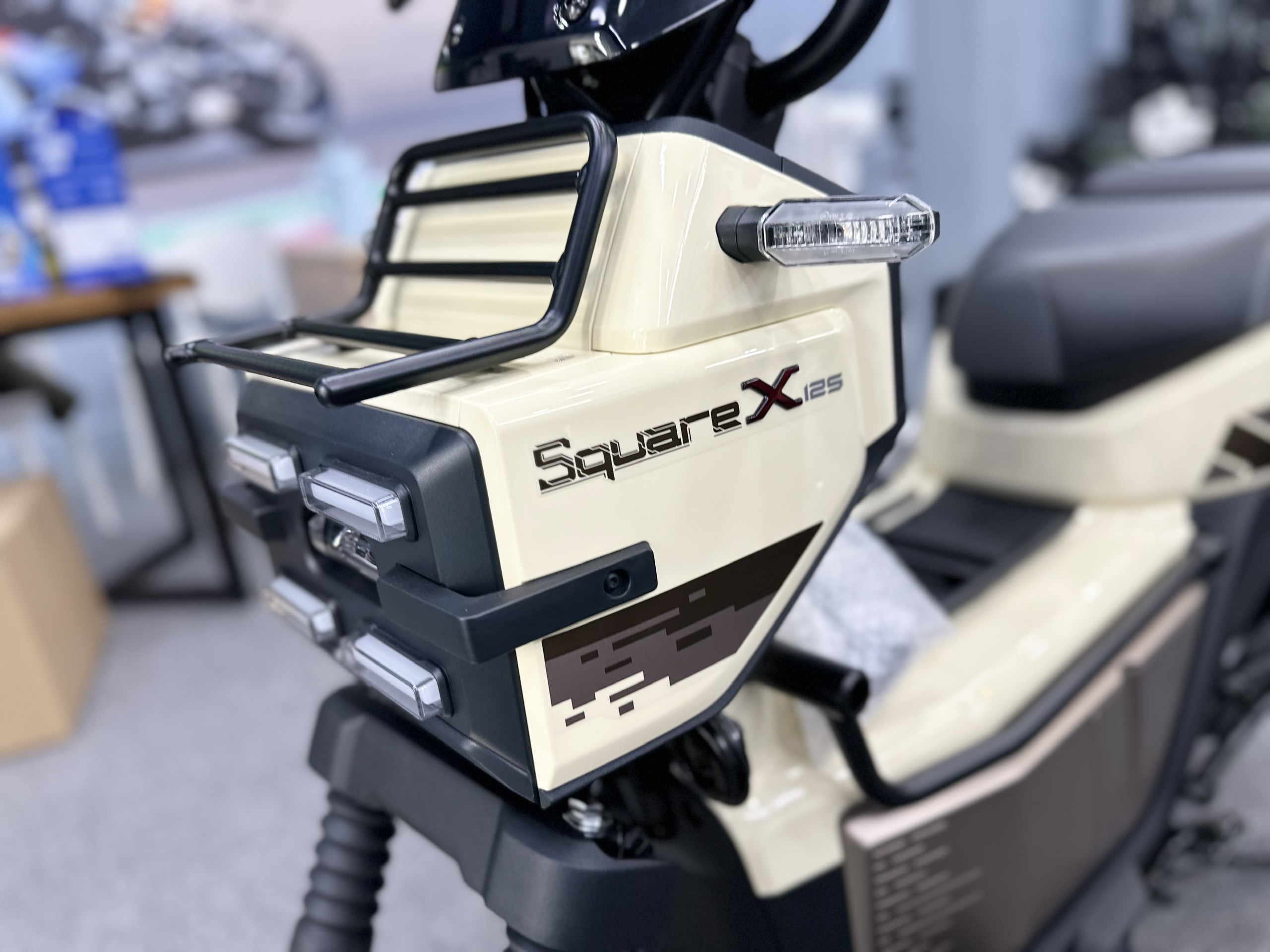 square x125 vàng cát