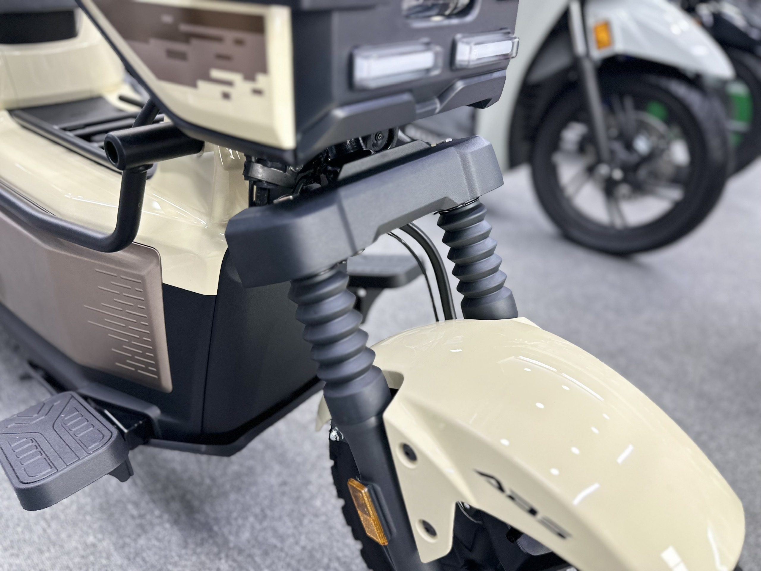 square x125 vàng cát