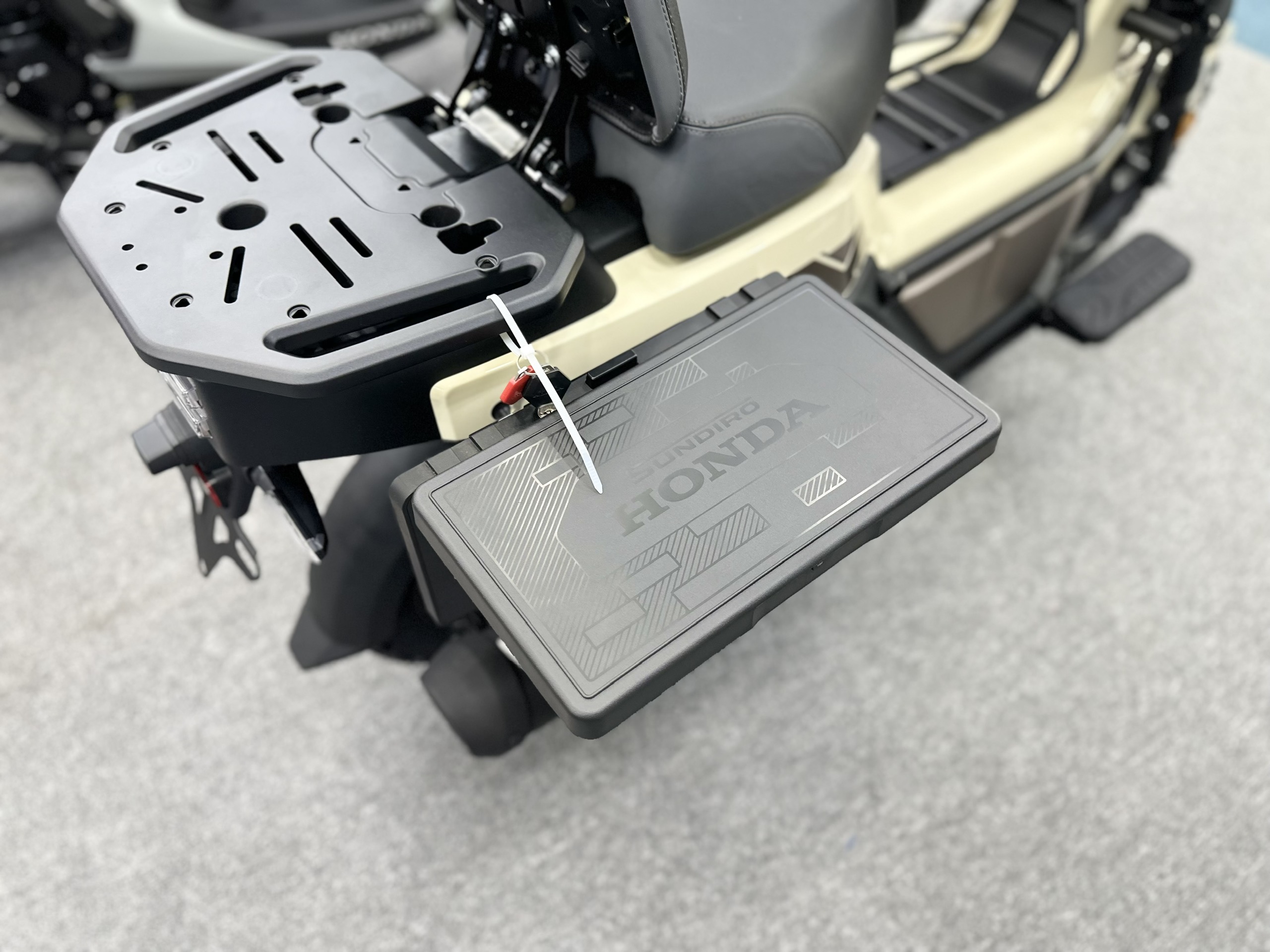 square x125 vàng cát