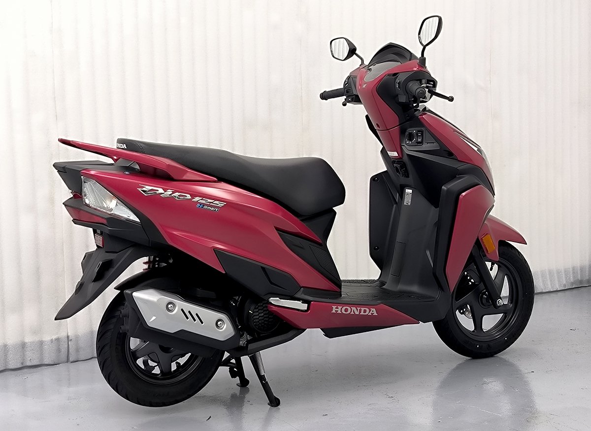 Dio 125 màu đỏ có thiết kế nhỏ gọn