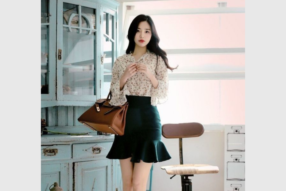 túi xách còn có thể tạo điểm nhấn về màu sắc, giúp bộ trang phục trở nên nổi bật hơn