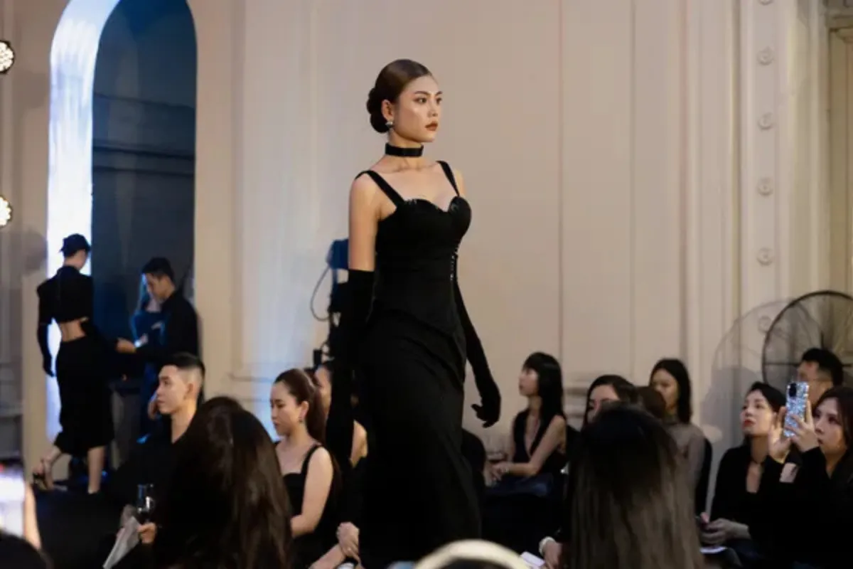 Hậu The New Mentor, Chúng Huyền Thanh làm vedette của IShow của NTK Vân Anh Scarlet