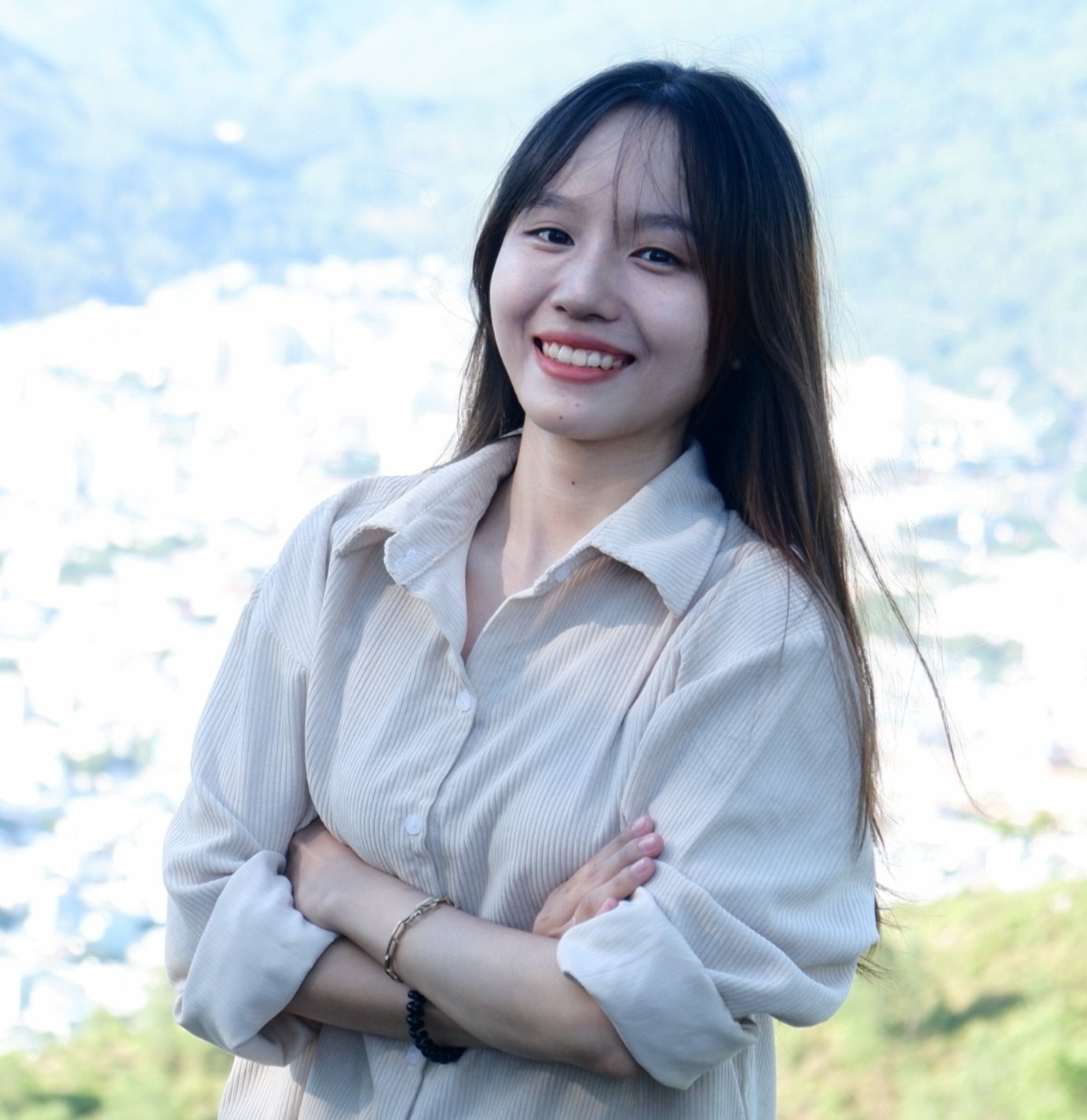 Ông Nguyễn Huy Hoàng – Đại diện Công ty cổ phần Tập đoàn Meey Land nhận giải thưởng tại sự kiện (đứng thứ tư từ phải sang)