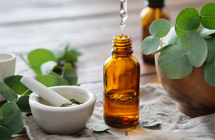 Trẻ em có dùng dầu khuynh diệp được không.