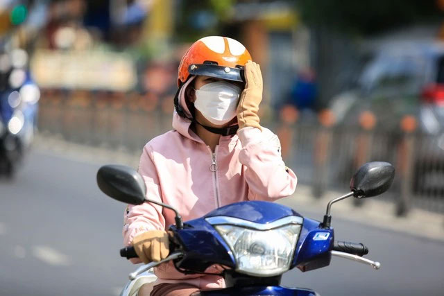 Hiện tại, thời tiết có những thời điểm cảm giác nắng như mùa hè.