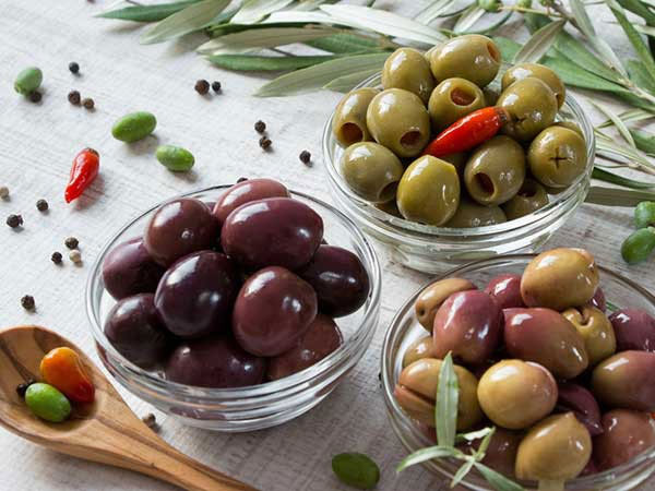 Dầu ô liu có tác dụng chống viêm, giúp giảm cholesterol...