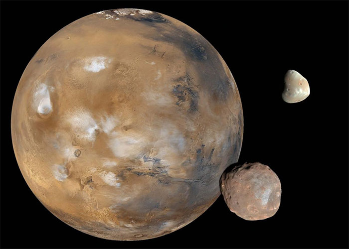 Hình ảnh sao Hỏa và 2 mặt trăng Deimos (ở trên) và Phobos (ở dưới).
