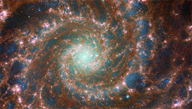 Bức ảnh của Thiên hà Bóng Ma do kính viễn vọng Hubble chụp.