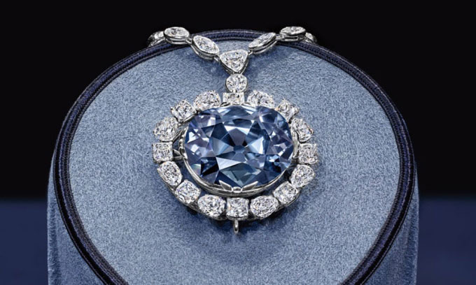 Kim cương Hope - một trong những viên đá quý nổi tiếng nhất thế giới.