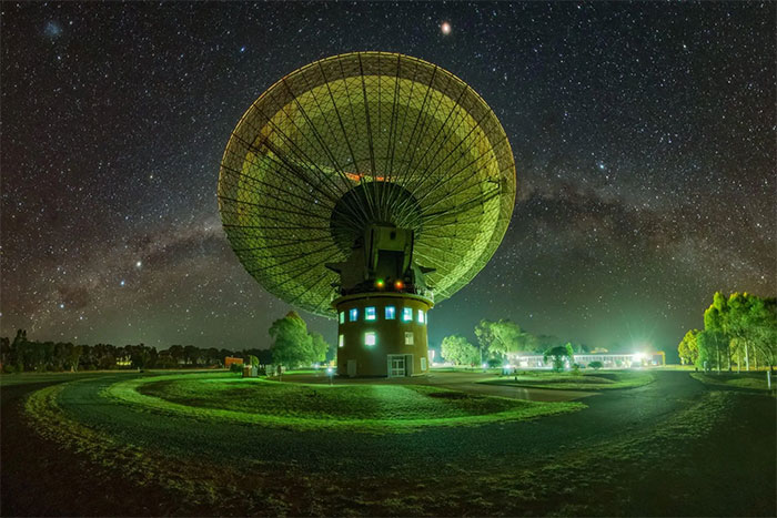Kính viễn vọng Parkes (Murriyang), cơ sở quan sát đã ghi nhận tín hiệu vô tuyến dị thường